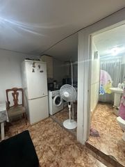 Studio  Carrer joan ubach 12. Estudio de una habitacion