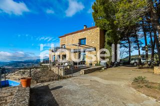 House in Cornudella de Montsant. Casa con 7 habitaciones amueblada con ascensor, parking y piscin