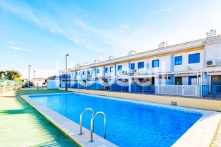 Casa  De la mediterránea. Casa con 3 habitaciones amueblada con piscina