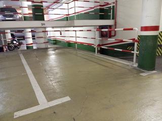 Car parking in Carrer de Roger de Llúria