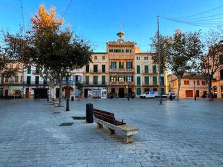 Location Local commercial à Llucmajor Interior. Se traspasa restaurante en pleno funcionamiento en la plaza espa