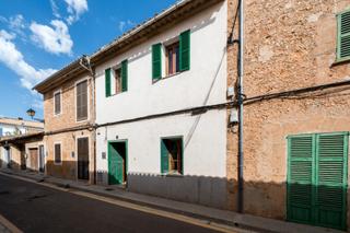 Casa adossada  Jaume juan. Casa de pueblo con patio y terraza en santa maria del camí