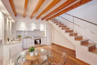 Planta baixa  Calle de sant jeroni. Precioso local reconvertido en bajo tipo dplex en sa calatrava