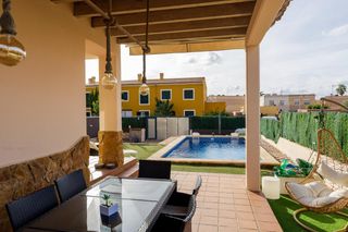 Casa adosada  Avenida avinguda del regne de mallorques, 10. Casa adosada reformada moderna, con gran terraza y piscina priva