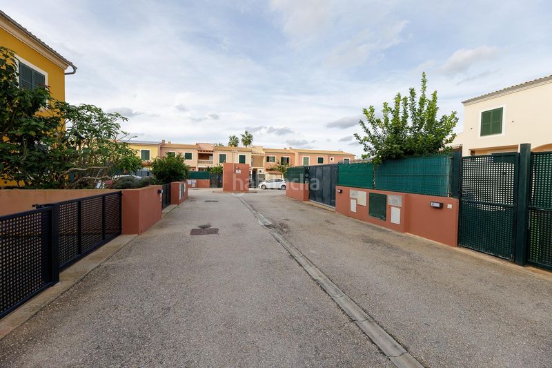 Foto b3200e1e-b1d1-4943-9ee8-cab43bf65556. Casa adossada amb calefacció aparcament piscina a Llucmajor