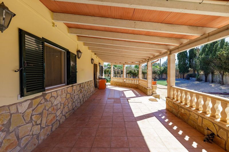 Foto c5068366-6aed-40f2-87af-cfc9f4368a75. Masia amb aparcament piscina a Llucmajor interior Llucmajor