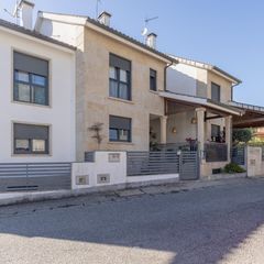 Semi detached house in Moaña. Vivienda unifamiliar lista para entrar a vivir con ascensor, gar