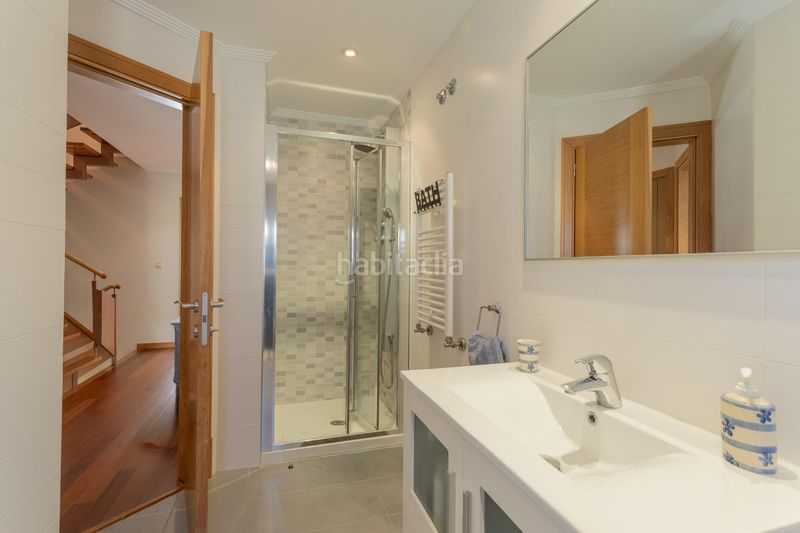 Foto d0084c15-93f5-4c38-a833-073651b57d6f. Casa adossada amb calefacció aparcament a Moaña