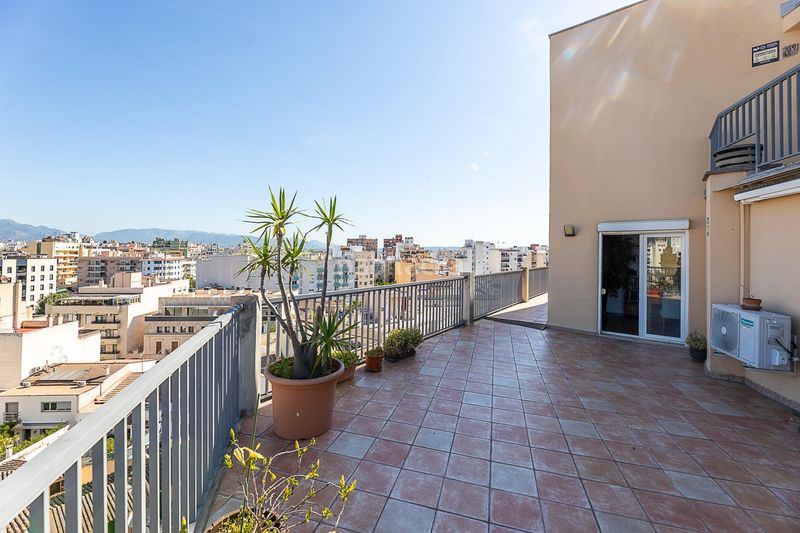 Foto ae4d48b0-c8d0-4b84-b35d-0a8d06240e0f. Àtic amb calefacció aparcament a Marquès de Fontsanta Palma de Mallorca