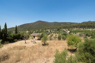 Casa in Alaró. Caseta rústica de piedra con espectaculares vistas a la serra de