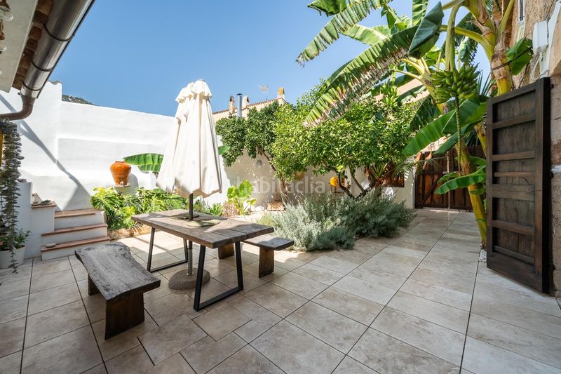 Foto f13dab05-e44a-44bd-b68c-7137048d2e02. Casa pareada casa reformada en el corazón . en Esporles