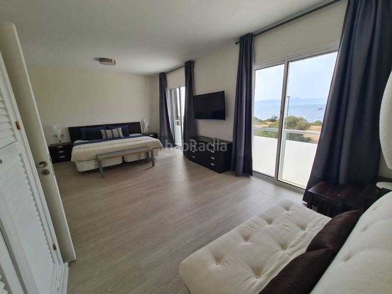 Foto f3570944-7433-4239-ba98-484200eeb9e6. Alquiler casa adosada alquiler temporal chalet en primera línea en Son Verí con vistas al mar en Llucmajor