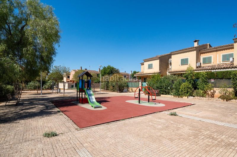 Foto 933a76c9-b725-4f44-9896-b20fc7a94b43. Casa pareada adosado esquinero con terraza y piscina comunitaria en Marratxí