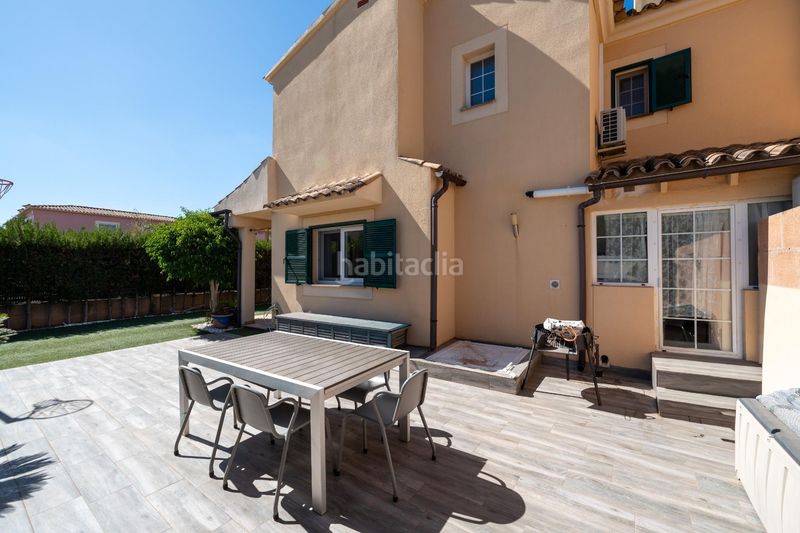 Foto 9bfece15-7d1c-4e5b-81a2-970cc71e269d. Casa pareada adosado esquinero con terraza y piscina comunitaria en Marratxí