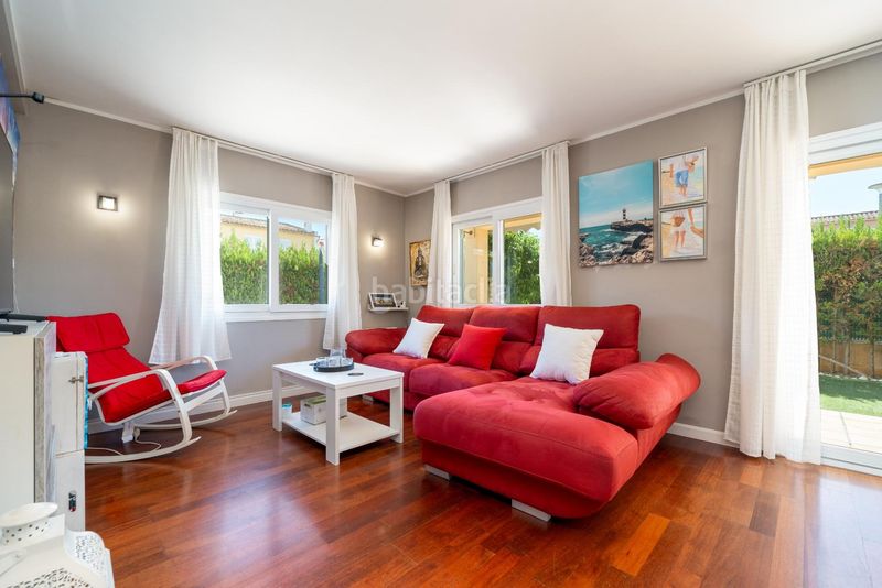 Foto b71a53a6-3c58-41db-a5d0-dde70d585882. Casa pareada adosado esquinero con terraza y piscina comunitaria en Marratxí