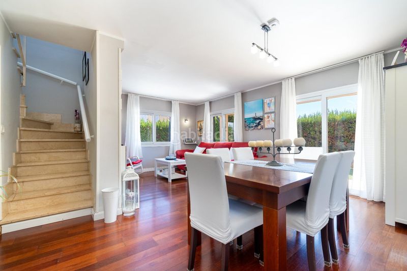 Foto c26a2df5-f5a1-435a-909c-52a64a925378. Casa pareada adosado esquinero con terraza y piscina comunitaria en Marratxí