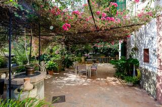 Casa a Son Serra-Sa Vileta. Casa con mucho encanto de 4 habitaciones con gran jardín en la v