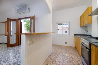 Planta baixa a Santa Catalina. Planta baja con apartamento independiente, terraza y gran garaje