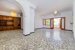 Rez-de-chaussée à Santa Catalina. Planta baja con apartamento independiente, terraza y gran garaje