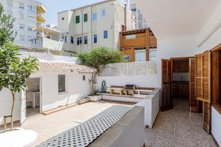 Rez-de-chaussée à Santa Catalina. Planta baja con apartamento independiente, terraza y gran garaje