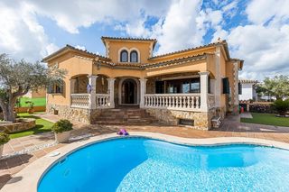Xalet a Sa Cabaneta. Unifamiliar todo en planta de 3 habitaciones y piscina en marrat
