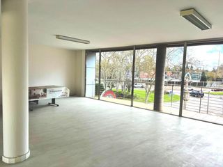 Lloguer Local Comercial a Son Serra-Sa Vileta. Local comercial con gran ventanal y balcón en la rotonda de son