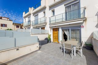 Maison jumelée à Son Serra-Sa Vileta. Adosado de 3 habitaciones y diversas terrazas con 2 parkings en