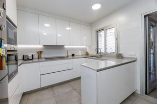 Maison jumelée à Son Serra-Sa Vileta. Adosado de 3 habitaciones y diversas terrazas con 2 parkings en
