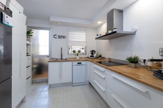 Pis a Santa Catalina. Piso de 3 habitaciones con balcón de estilo moderno en santa cat