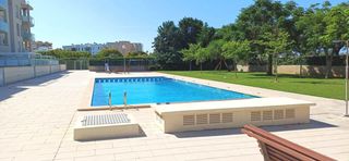 Location Rez-de-chaussée à Zona Los Colegios. Planta baja de 2 habitaciones con terraza privada y zonas comuni