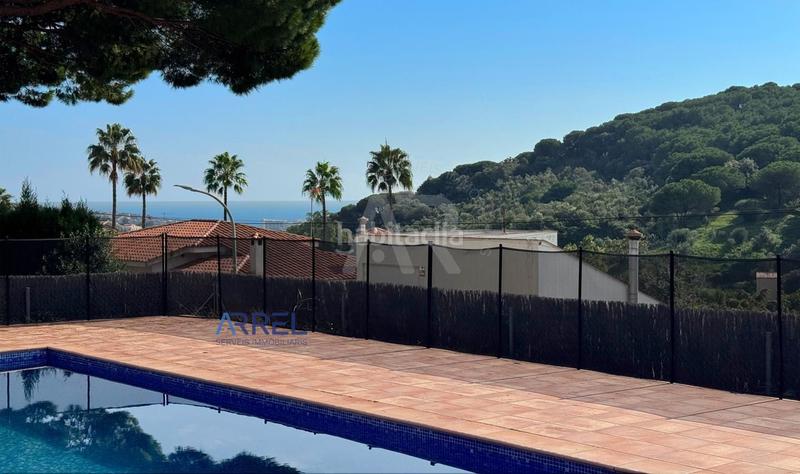 Foto 04e39f5f-862f-4465-bbe5-72e61056b885. Affitto casale con parcheggio piscina in Alella