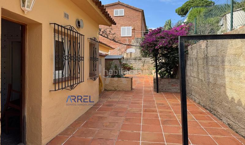 Foto 49cd388a-6c39-49ae-9d63-437aa692e381. Affitto casale con parcheggio piscina in Alella