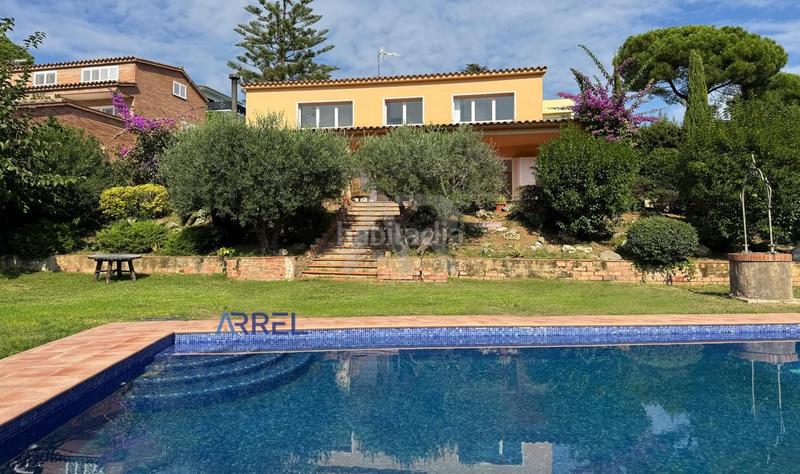 Foto 9792a7d0-e0e2-48dc-a97a-c4ebee86356a. Affitto casale con parcheggio piscina in Alella