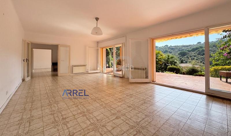 Foto d08ce678-d460-46a8-b2ed-790f2fd38211. Affitto casale con parcheggio piscina in Alella