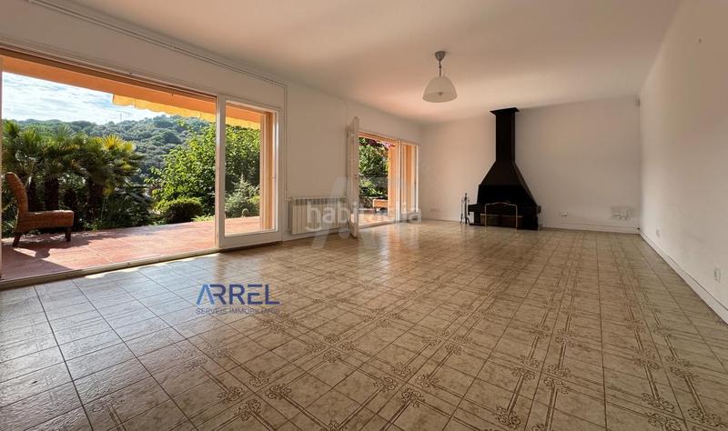 Foto e3b42a11-c92f-48b0-b020-cf3f55fe210f. Affitto casale con parcheggio piscina in Alella