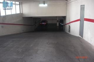 Parking coche  Carrer de prim. Garaje en venta en centro.
