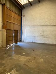 Rent Industrial building in Mar rojo 8. Nave ind. en alquiler en ciutat de castelló.