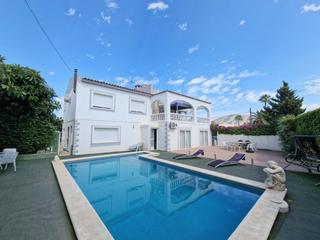 Chalet in Pueblo-Ubanizaciones. Fantástico chalet reformado, con vistas y mucha privacidad