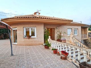 Chalet en Pueblo-Ubanizaciones. Amplio chalet en alfas del pi - l'arabi