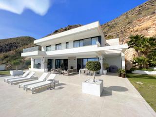 Chalet à Golf Bahía. Villa de lujo con vistas únicas en finestrat