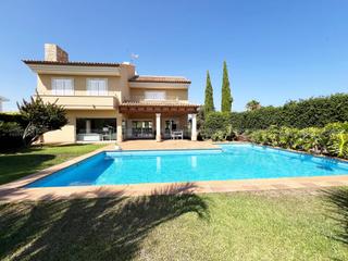 Chalet in Pueblo-Ubanizaciones. Villa en alfaz del pi
