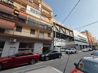 Lloguer Local Comercial a Carrer pintor peris aragó 38a. Local junto a mercadona.