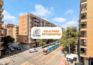 Lloguer Pis  Carrer del doctor vicent zaragoza 75. La calle donde todos quieren vivir.