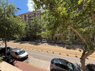 Flat in Dr vicente zaragoza 61. Hay casas bonitas. y luego está esta...