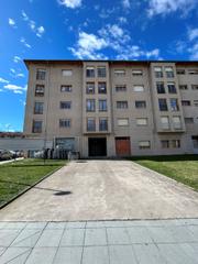 Aparcament cotxe a Torelló. Plaza de pàrquing en venta en torello