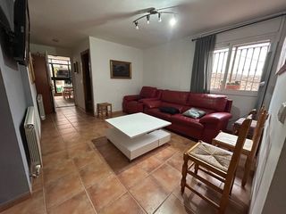 Casa a Torell�. Casa  a  tres vientos en pleno centro