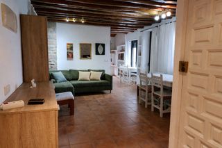 Appartamento in Torelló. Pis reformado con terraza y sala bajo cubierta en el centro de t