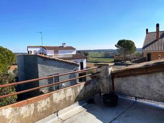 Chalet à Barbuñales. Situado en el pueblo de  barbuñales