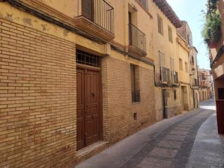 Chalet à Monzón. Calle joaquin costa, casco antiguo población