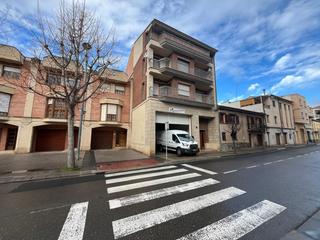 Pis a Monzón. Avenida pueyo, zona residencial
